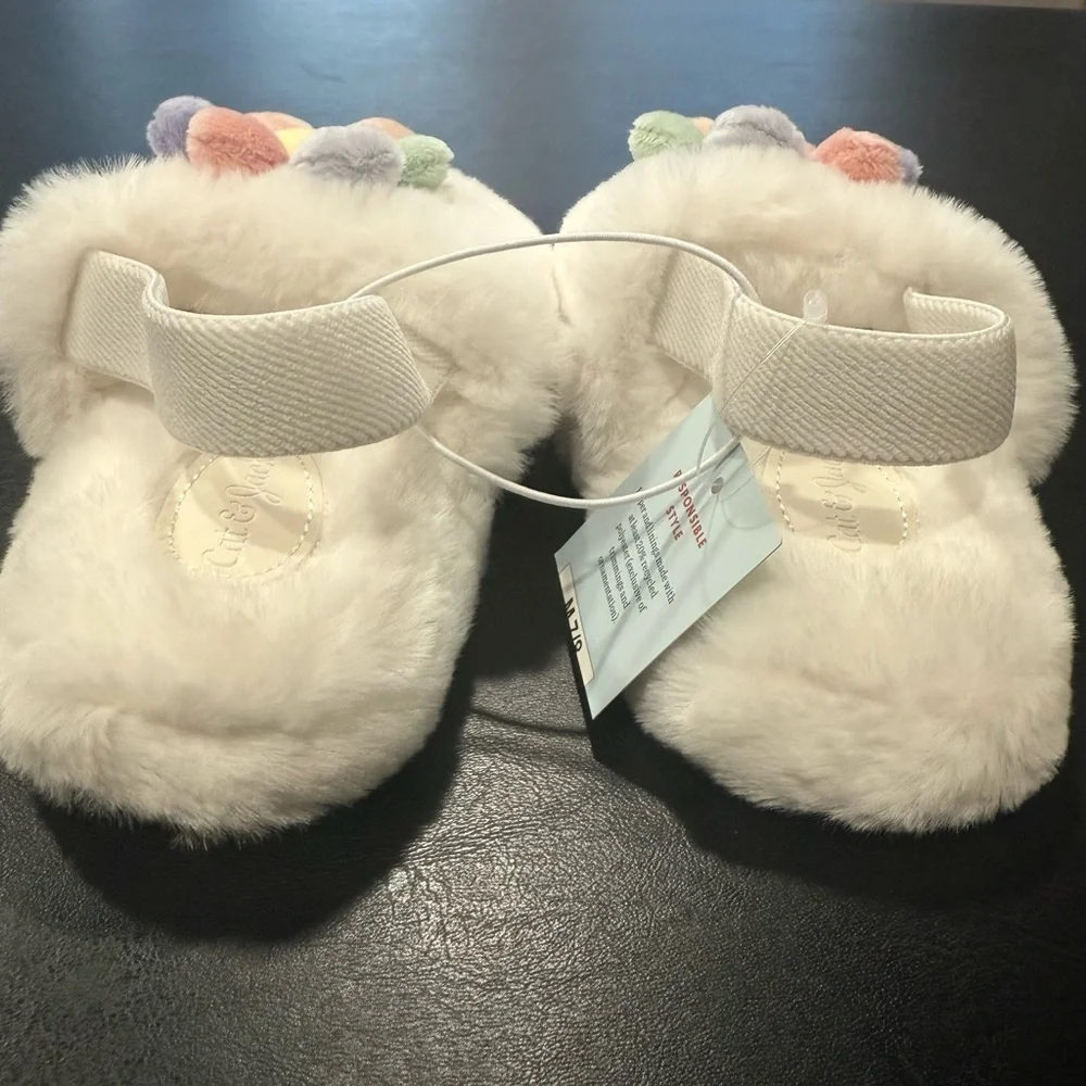 NWT Cat & Jack toddler size medium 7/8 fluffy soft slippers